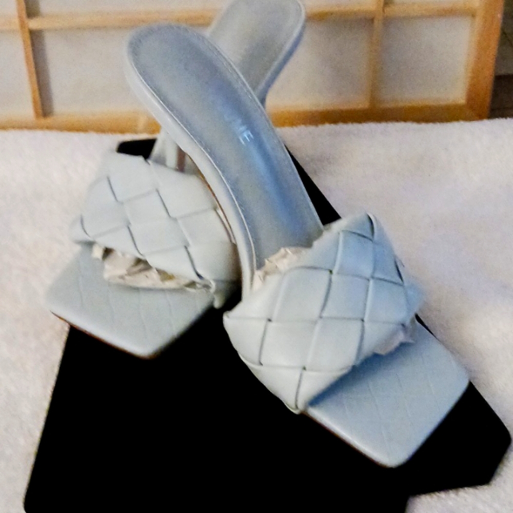 SLIP ON Sandle heels New, with sticker powder blue, weave check pattern sz 6